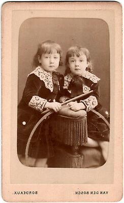 .soeurs.fillettes.jeunes Filles.photo Van Den Bosch &agrave; Borde