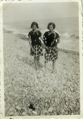 photo ancienne vintage snapshot enfant fille jumelles